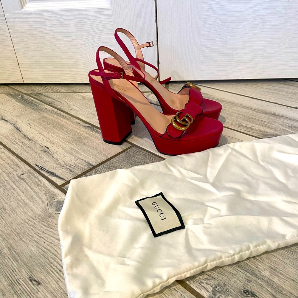 Amazing condition Gucci GG leather platform heels.